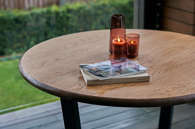 Decorative edge of&nbsp;the table-top