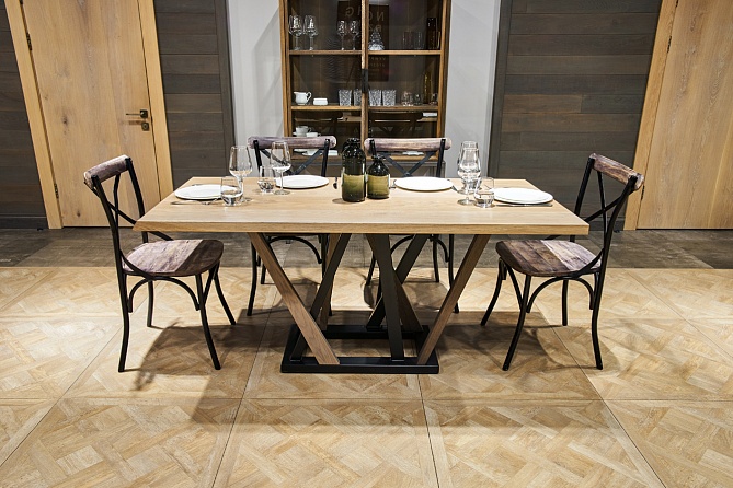 Dining table in&nbsp;loft style for 4&nbsp;to&nbsp;6&nbsp;individuals